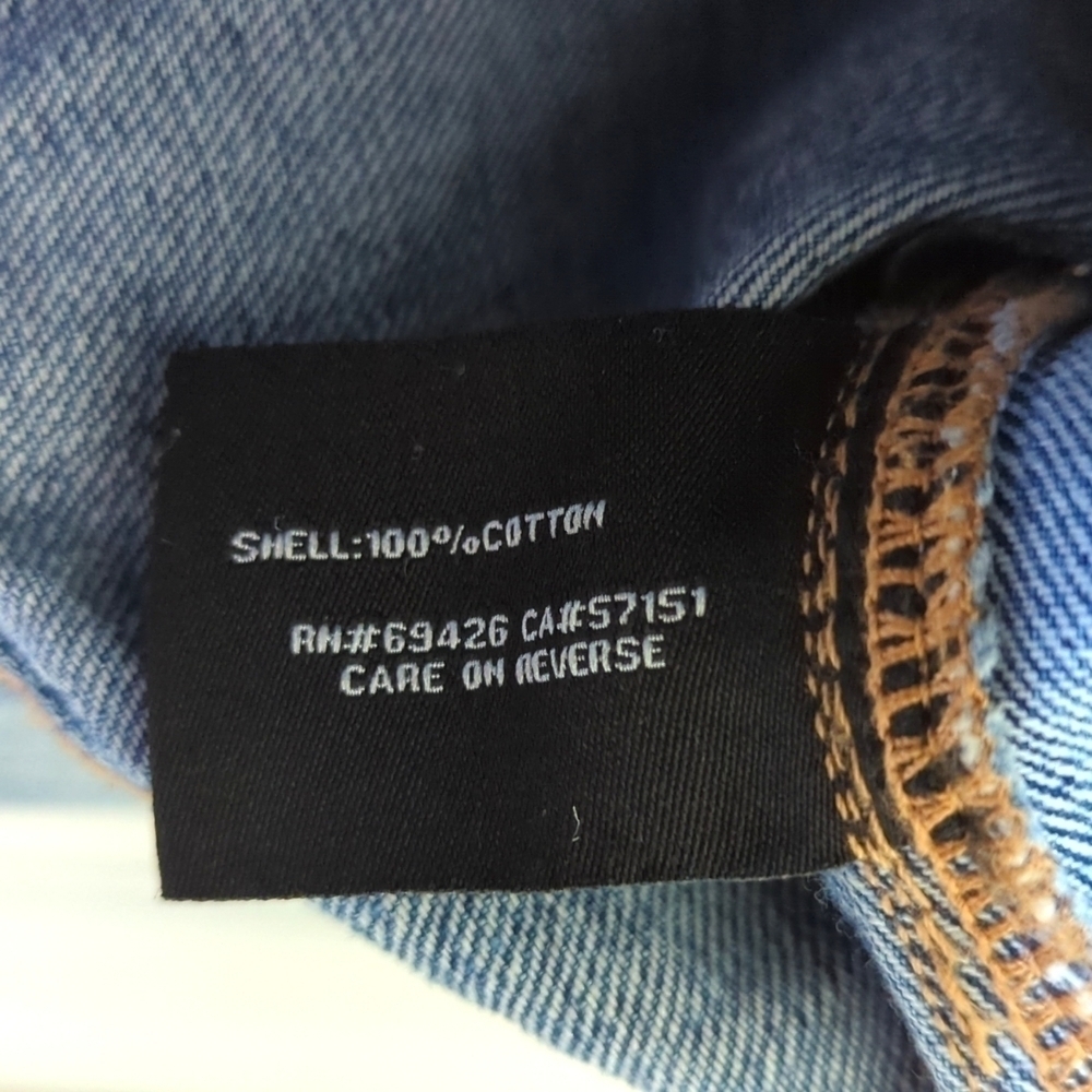 Black Rivet Classic Medium Wash Distressed Cropped Denim Jean Trucker Jacket M - Picture 5 of 14